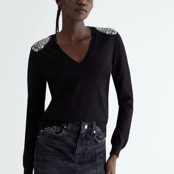 Gucci Elegant Black Sweater with Embellished Shoulders